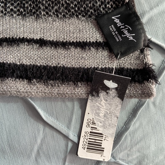 2for $20: Brand new knitted scarf! ๐ค - Picture 3 of 7